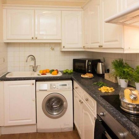 Stayzo Penthouse Accommodation 2- Premier Lodge Southampton Buitenkant foto