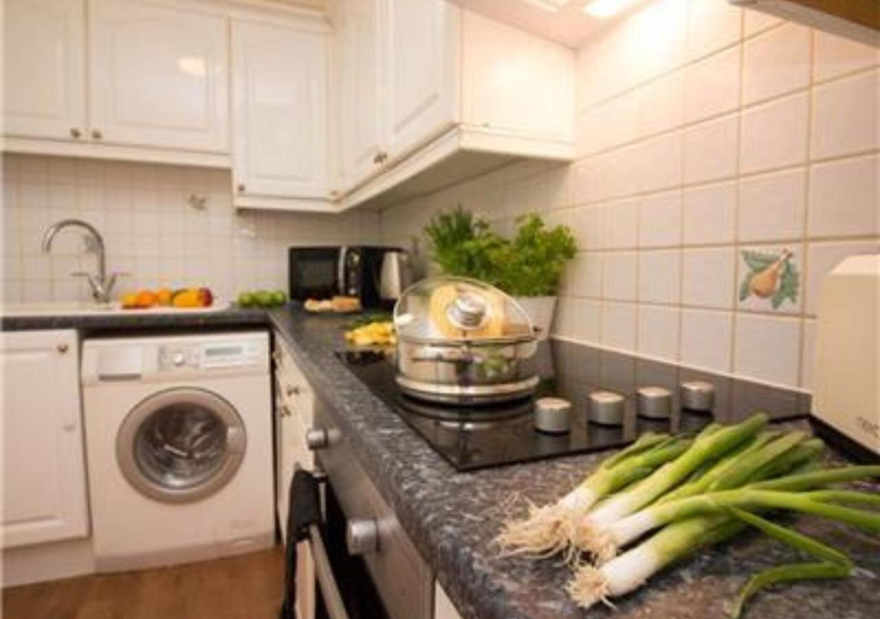 Stayzo Penthouse Accommodation 2- Premier Lodge Southampton Buitenkant foto