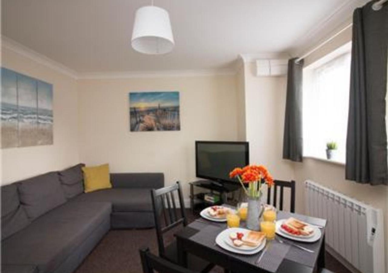 Stayzo Penthouse Accommodation 2- Premier Lodge Southampton Buitenkant foto