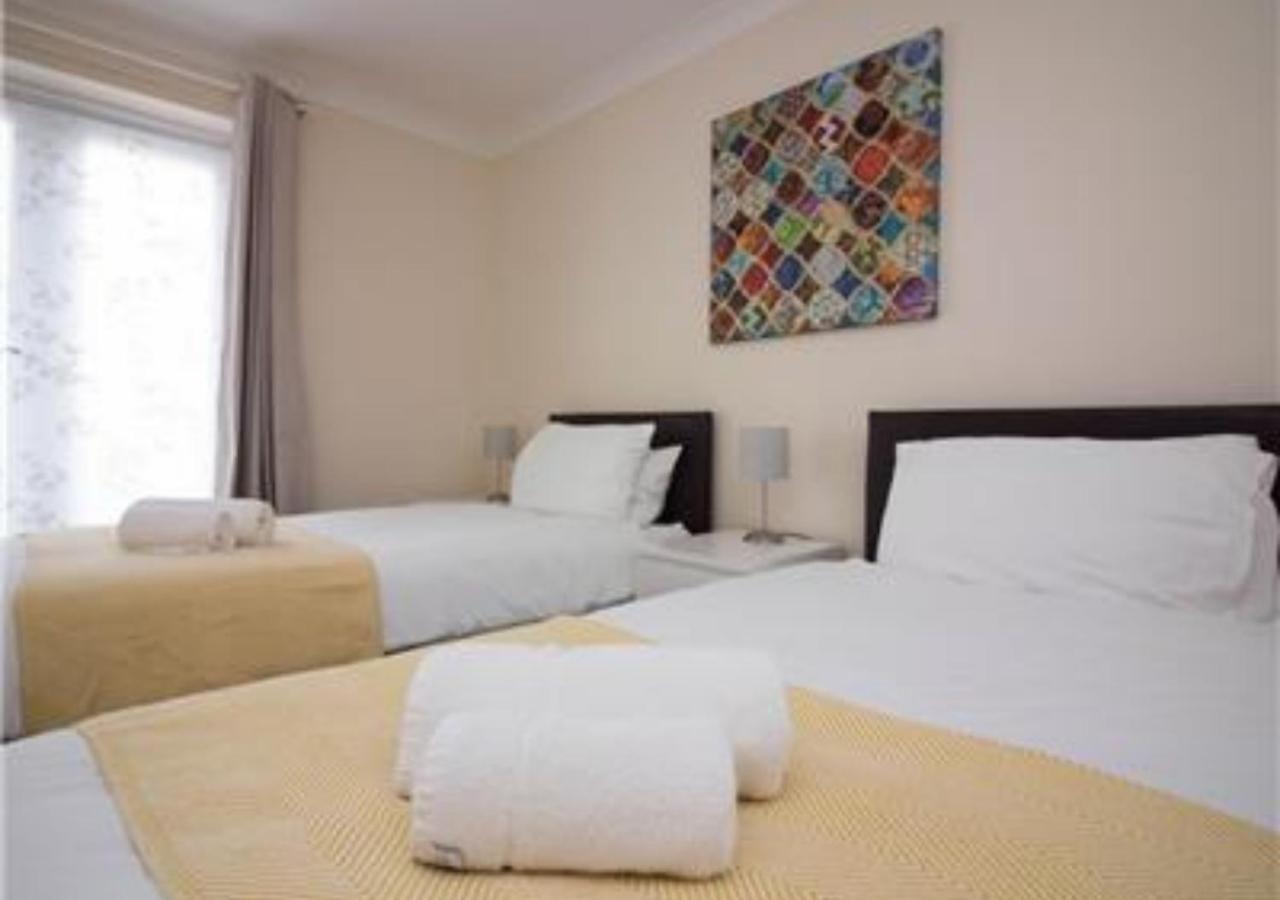 Stayzo Penthouse Accommodation 2- Premier Lodge Southampton Buitenkant foto
