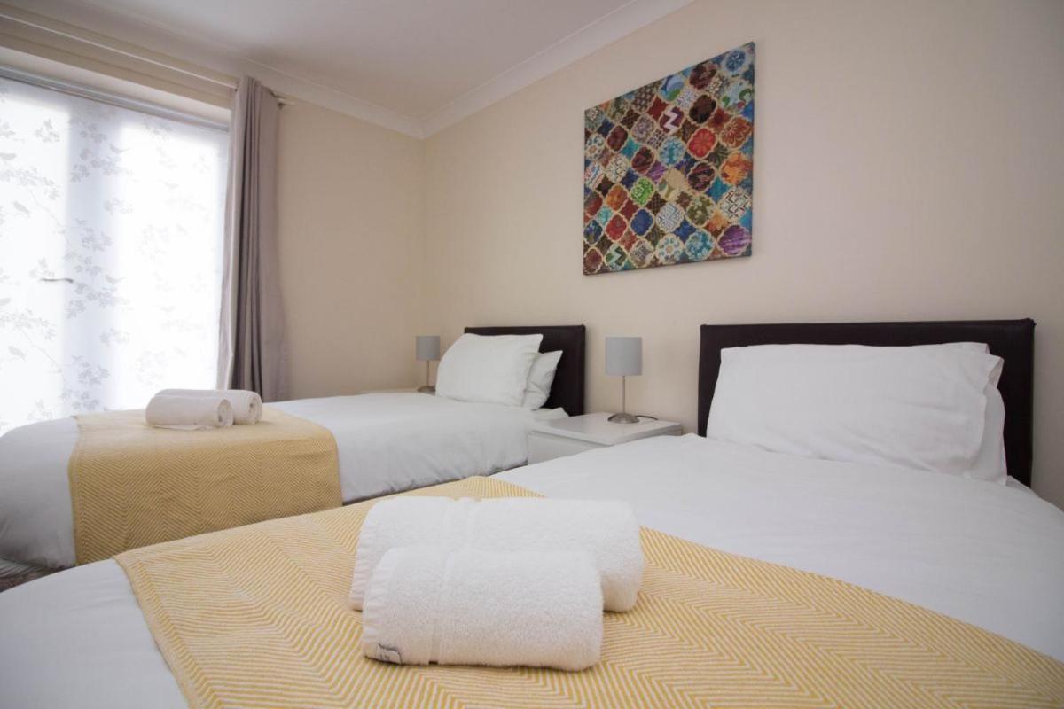 Stayzo Penthouse Accommodation 2- Premier Lodge Southampton Buitenkant foto