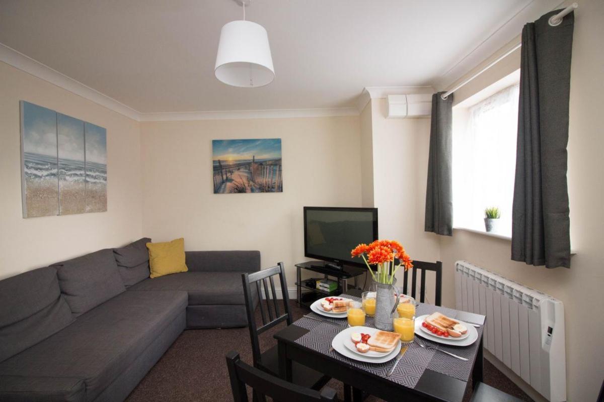 Stayzo Penthouse Accommodation 2- Premier Lodge Southampton Buitenkant foto