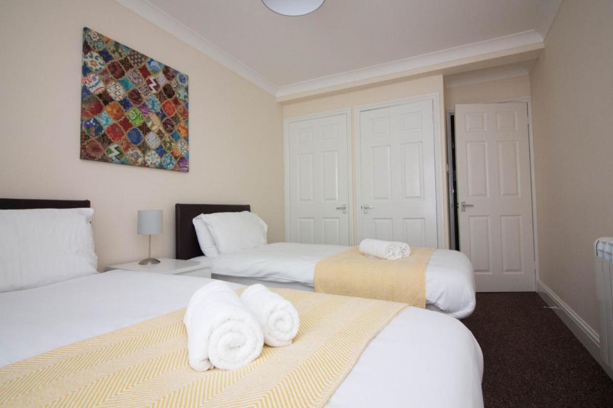 Stayzo Penthouse Accommodation 2- Premier Lodge Southampton Buitenkant foto