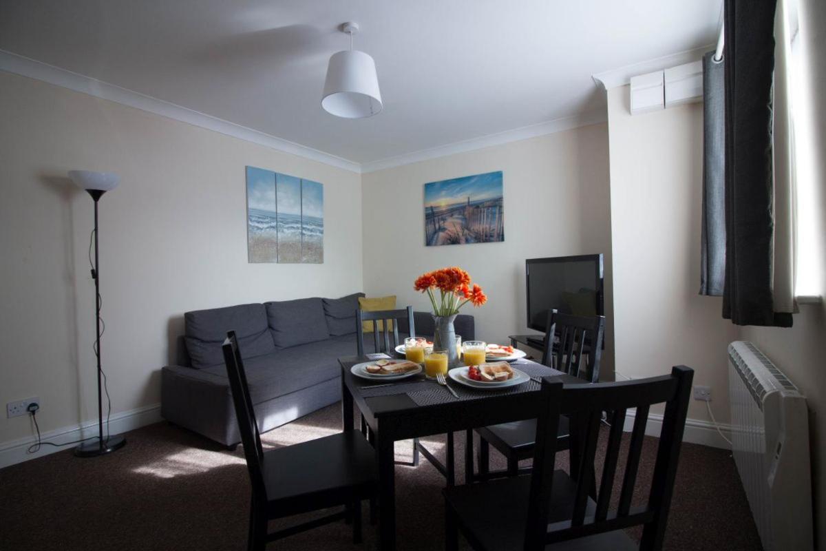 Stayzo Penthouse Accommodation 2- Premier Lodge Southampton Buitenkant foto