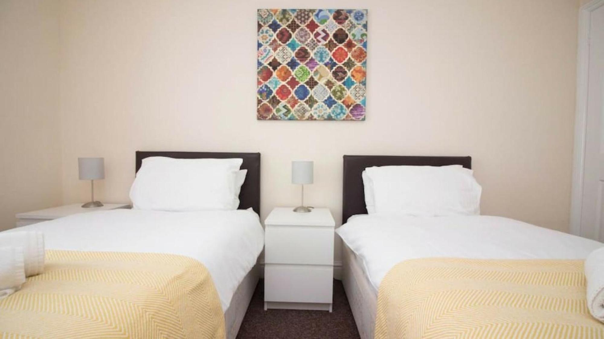 Stayzo Penthouse Accommodation 2- Premier Lodge Southampton Buitenkant foto